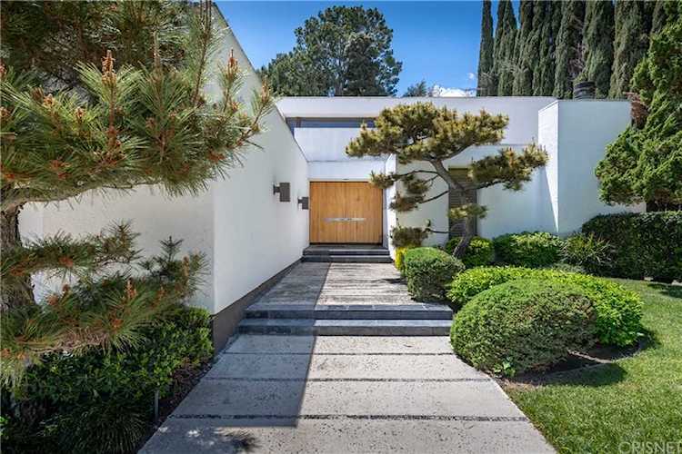 3843 Longridge Ave Sherman Oaks, CA 91423