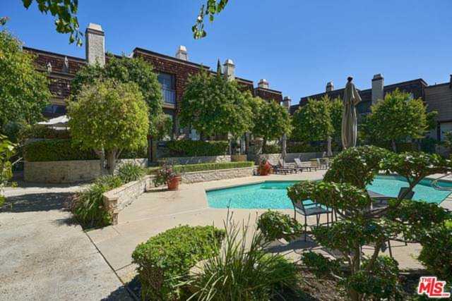 13851 Riverside Dr #17 Sherman Oaks, CA 91423
