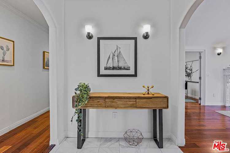 1056 S St Andrews Place Los Angeles, CA 90019