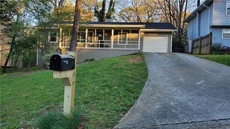 5806 Western Hills Dr Norcross, GA 30071