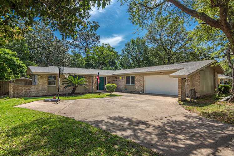 16 NE Cambridge Avenue Fort Walton Beach, FL 32547