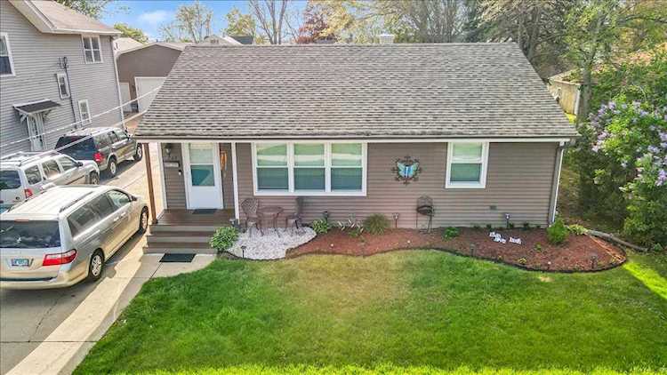 266 S Clifton Ave Elgin, IL 60123