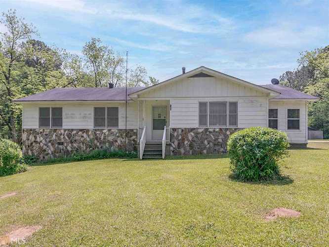133 Crest Ln Thomaston, GA 30286