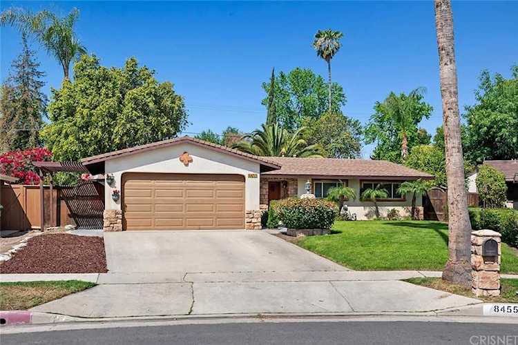 8455 Limerick Ave Winnetka, CA 91306