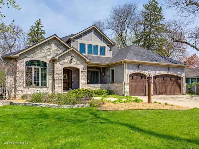 821 Countryside Dr Wheaton, IL 60187