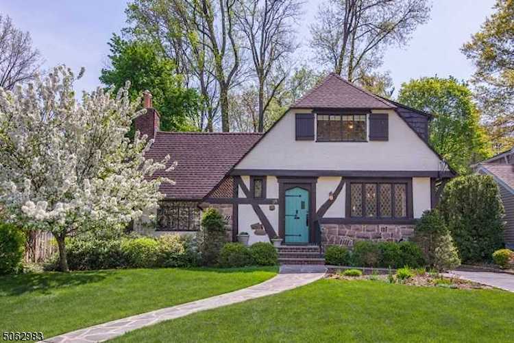38 Meadowbrook Rd Short Hills, NJ 07078