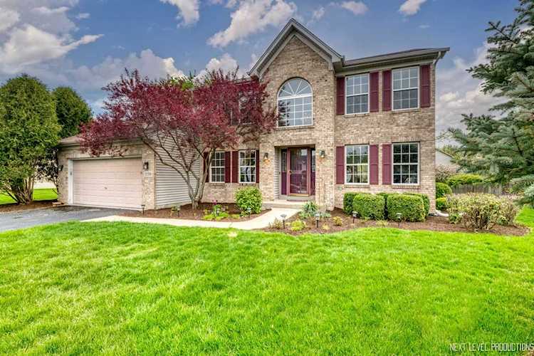 1158 Shoreline Dr Aurora, IL 60504