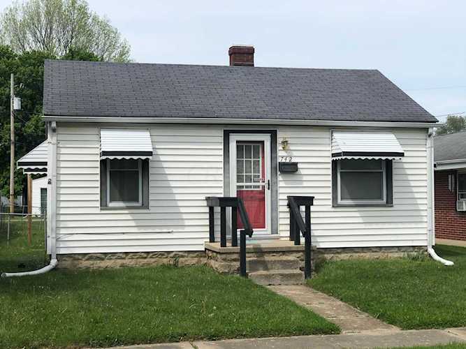 742 Maple Grove Avenue Newark, OH 43055