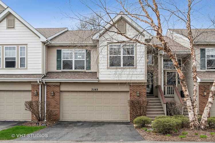 3149 Saganashkee Ln Naperville, IL 60564