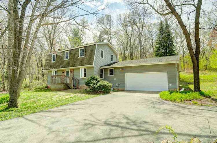 W7197 Drake Rd Lowville, WI 53955