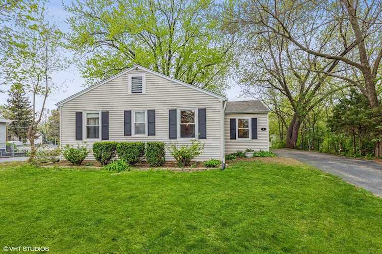 6 Echo Hill Rd Oakwood Hills, IL 60013