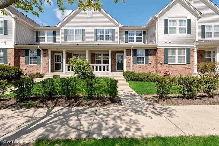 614 Natalie Ln Addison, IL 60101