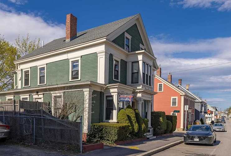 401 Islington St #4 Portsmouth, NH 03801