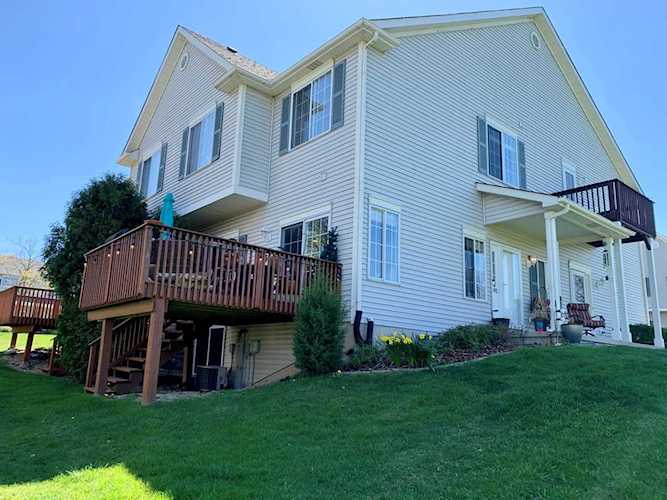 1092 Castleshire Dr Woodstock, IL 60098