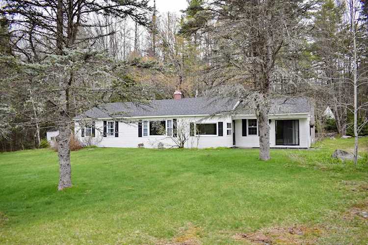 11 Mcmahon Dr Whitefield, NH 03598