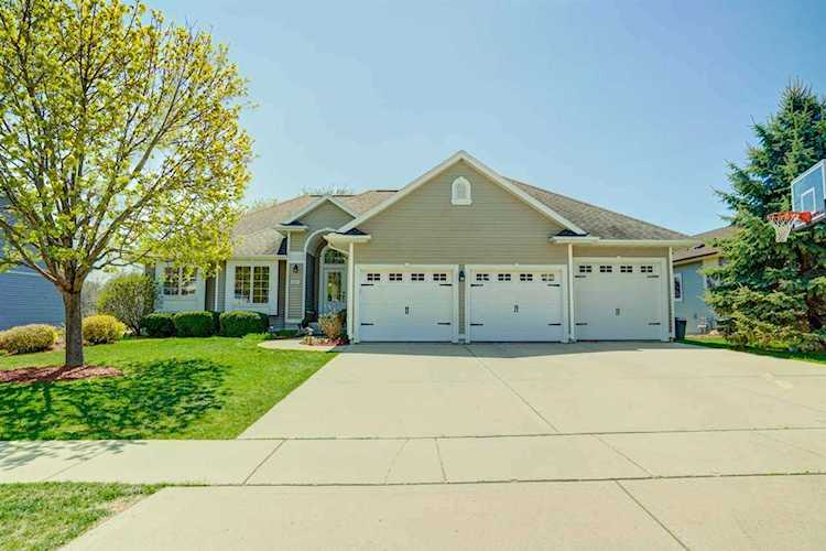825 Maple Dr Mount Horeb, WI 53572