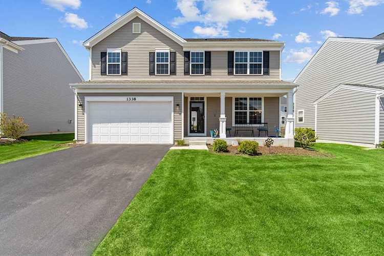 1338 W Courtland St Mundelein, IL 60060
