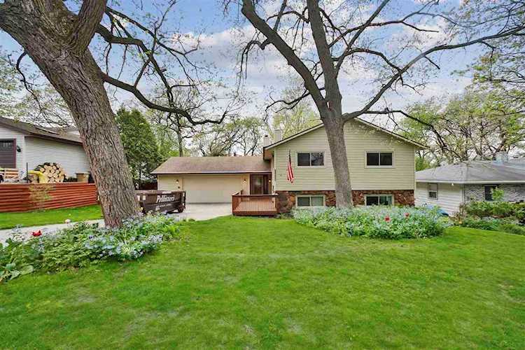 1618 Deerwood Dr Madison, WI 53716