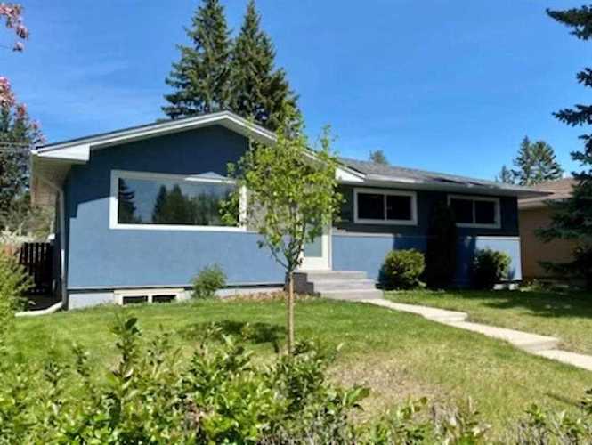 46 Haddock Rd SW Calgary, AB T2V 3J8