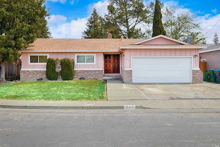 742 Brett Avenue Rohnert Park, CA 94928
