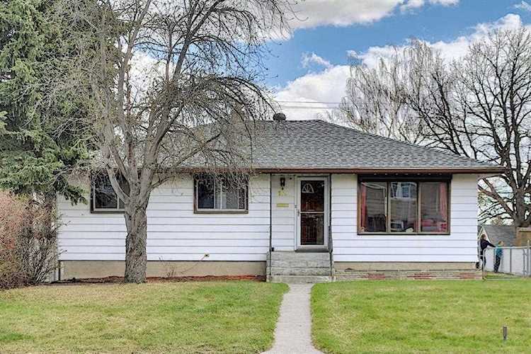 150 Holly St NW Calgary, AB T2K 2E1