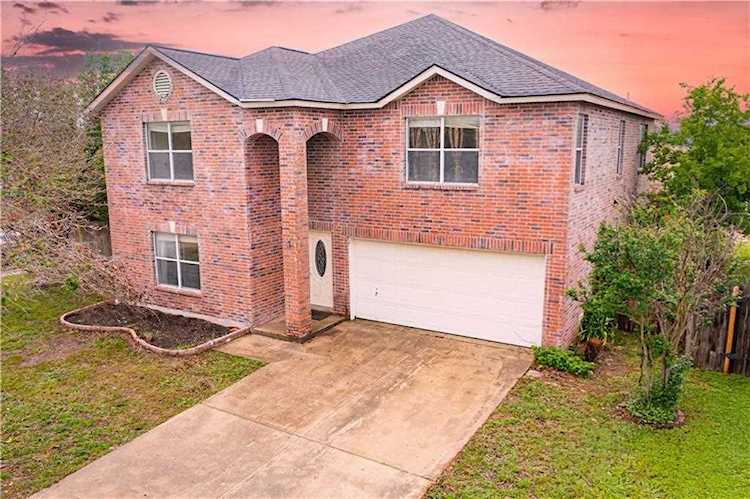 1713 Candlelight DR Leander, TX 78641