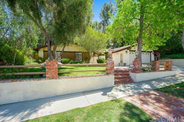 3974 Jim Bowie Rd Agoura Hills, CA 91301