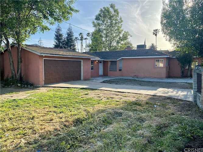 8261 Corbin Ave Winnetka, CA 91306