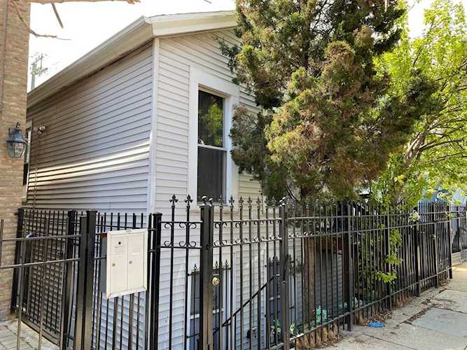 1629 W Beach Ave Chicago, IL 60622