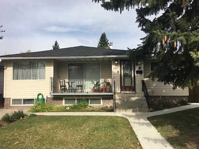 2407 Richmond Rd SW Calgary, AB T2T 5E5