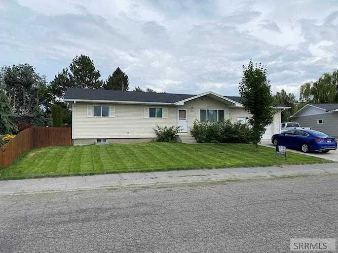 690 Pearl Drive Blackfoot, ID 83221
