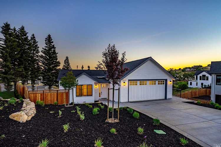 3705 Deauville Place Santa Rosa, CA 95403