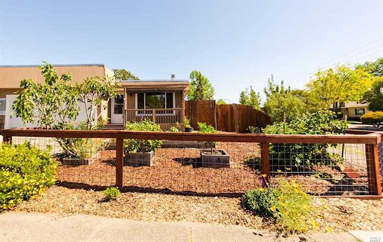 5046 Parkhurst Drive Santa Rosa, CA 95409