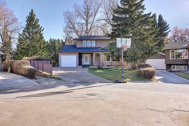 610 Oakhill Place SW Calgary, AB T2V 3x8