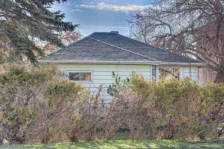 2828 29 St SW Calgary, AB T3E 2K8