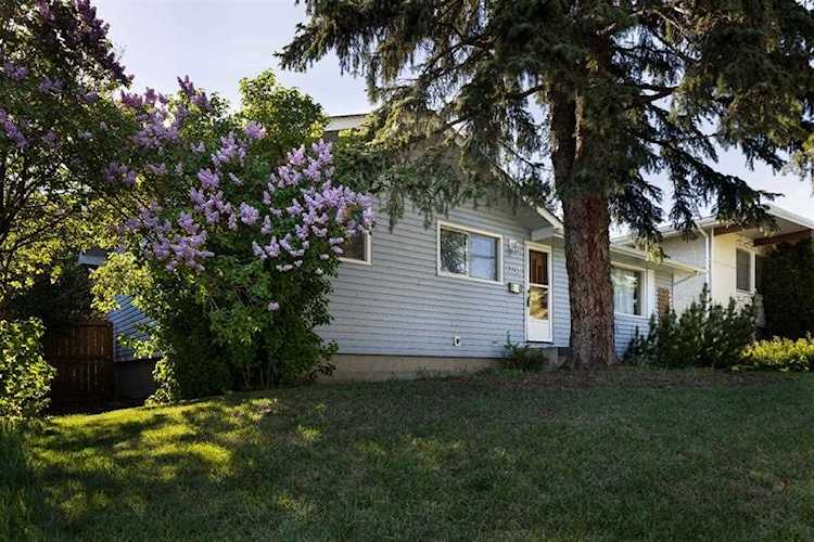 3311 24 St NW Calgary, AB T2M 3Z8