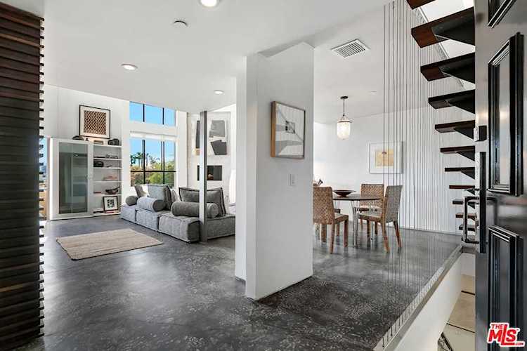 720 Huntley Dr #207 West Hollywood, CA 90069