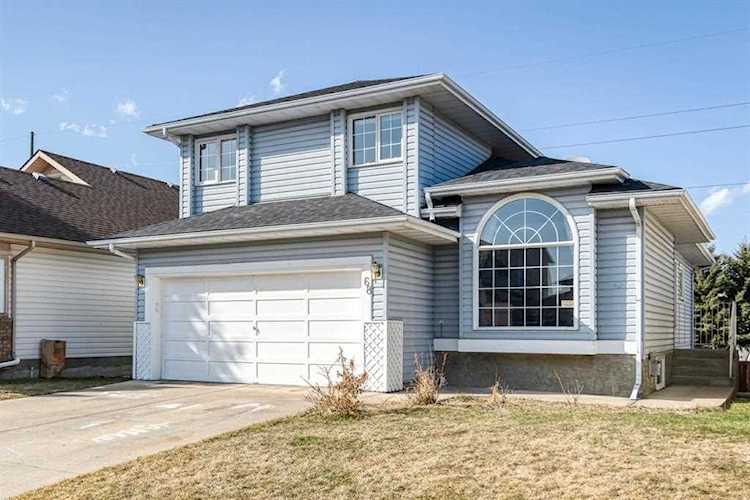 68 Shawbrooke Circle SW Calgary, AB T2Y 2Z4