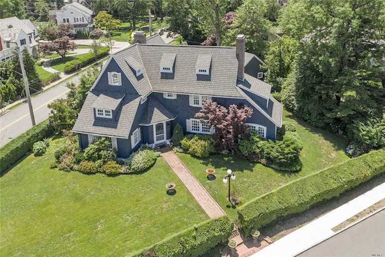 11-20 Shore Road Douglaston, NY 11363