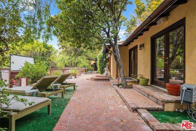 7419 Del Zuro Dr Los Angeles, CA 90046