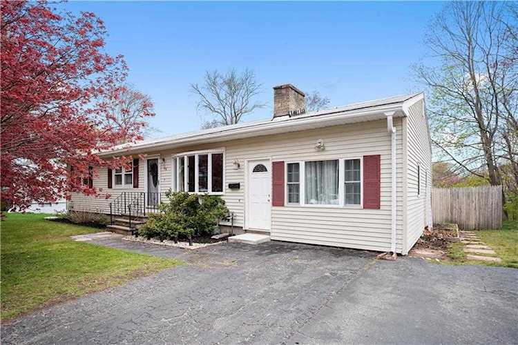 64 Jennie Ln Warwick, RI 02889