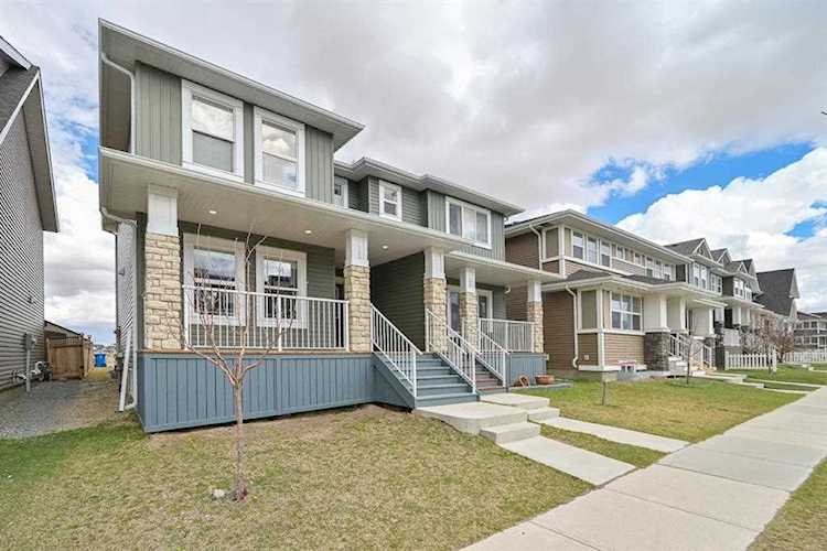 162 Redstone Dr Calgary, AB T3N 1B5