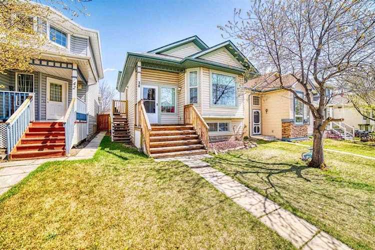 38 Country Hills Crescent NW Calgary, AB T3K 5A8