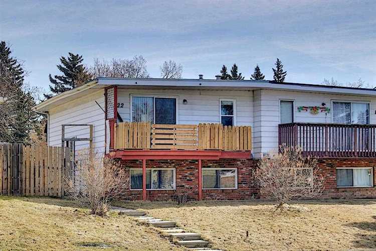 122 Pinehill Rd NE Calgary, AB T1Y 2C4