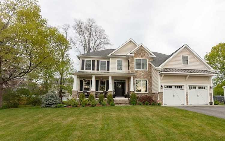 21 Cliff Rd Hingham, MA 02043