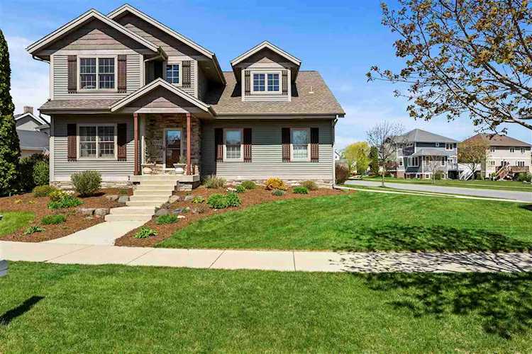 1311 Hanover Ct Waunakee, WI 53597
