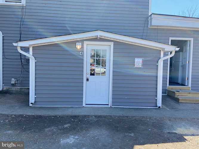 202 Samuel St #4 Charles Town, WV 25414 | MLS ® WVJF142458 Photo 1