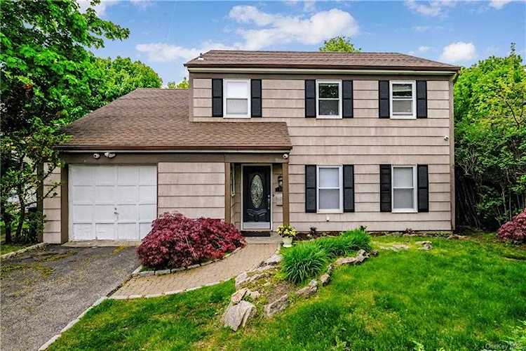 11 Deane Place Larchmont, NY 10538
