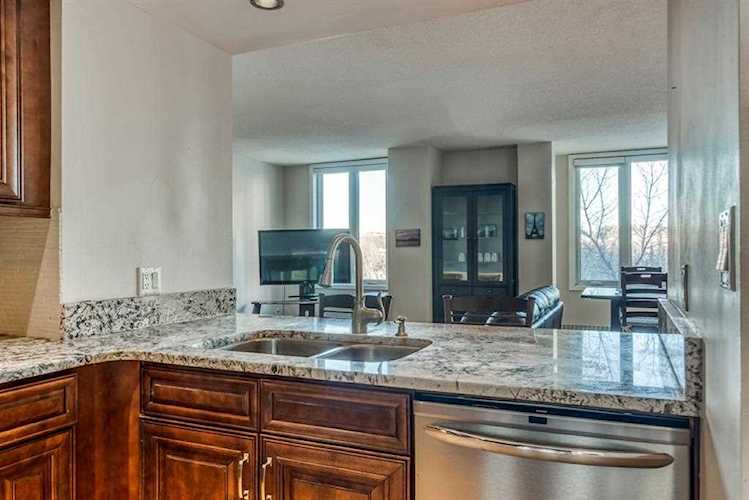 310 8 St SW #450 Calgary, AB T2P 3P3
