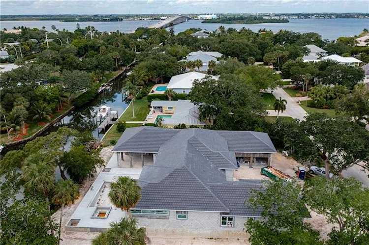 648 Tulip Ln Vero Beach, FL 32963